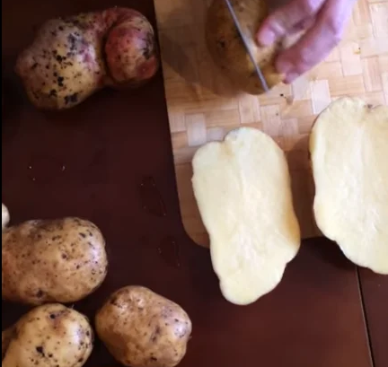 Клубни сорта картофеля Пикассо в разрезе